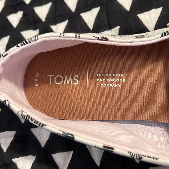 Worn once- TOMS zebra shoes 9.5 - Picture 3 of 4